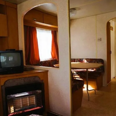 Dutch For 6 People, Close To The Sea, Azy *